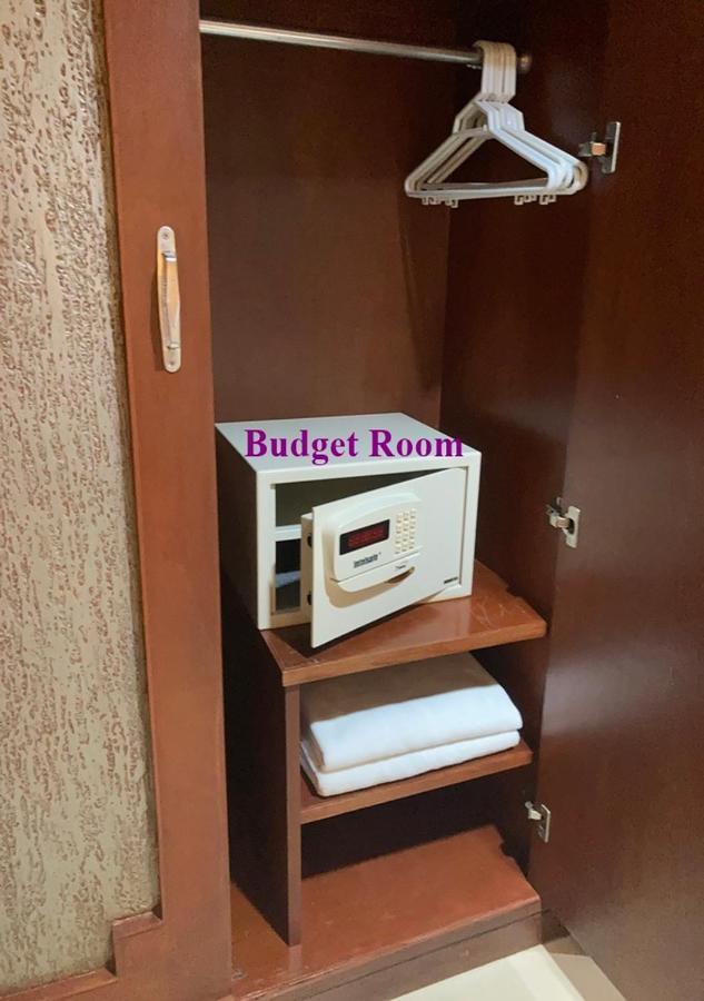 Le Tanjong House Hotell Patong Eksteriør bilde